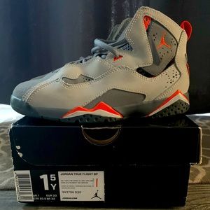 Little boy Jordan’s Size 1.5 in gray and orange.
